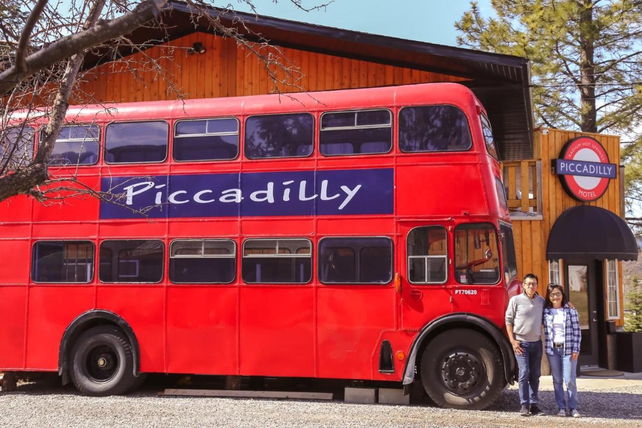 Piccadilly Motel Radium Hot Springs Exterior photo